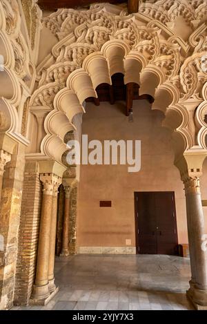 Nelle sale nord moresche di Taifa del Palazzo Aljaferia, Saragozza, Spagna Foto Stock