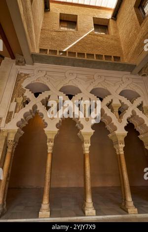 Nelle sale nord moresche di Taifa del Palazzo Aljaferia, Saragozza, Spagna Foto Stock