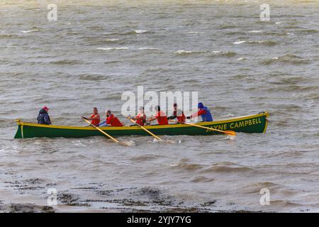 Gara di piloti al largo della spiaggia di Clevedon Foto Stock