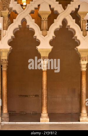 Nelle sale nord moresche di Taifa del Palazzo Aljaferia, Saragozza, Spagna Foto Stock