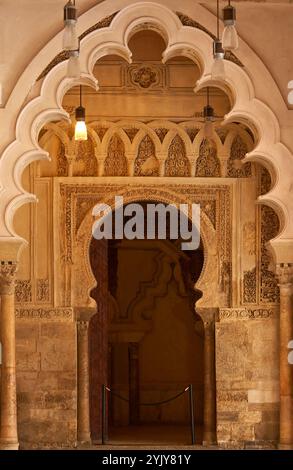 Nelle sale nord moresche di Taifa del Palazzo Aljaferia, Saragozza, Spagna Foto Stock