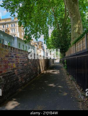 Londra - 06 16 2022: Princes Gate Mews Lane Foto Stock