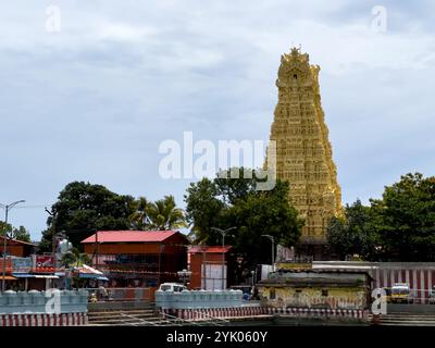 Suchindram, Tamil Nadu, India - 8 ottobre 2024: Torre d'ingresso del Tempio Thanumalayan, chiamato anche Tempio Sthanumalayan, situato a Suchindram nel Foto Stock