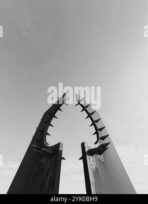 Desire scultura sulla passeggiata sud di Blackpool contro il cielo Foto Stock