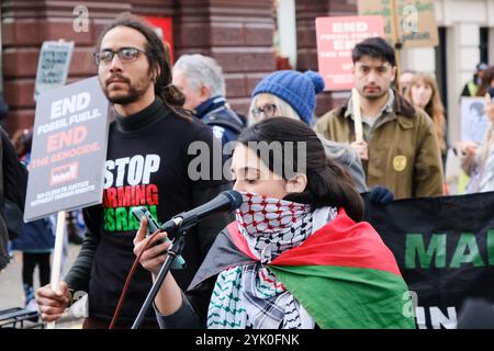 British Museum, Londra, Regno Unito. 16 novembre 2024. Manifestanti alla marcia globale per la giustizia climatica a Londra. Crediti: Matthew Chattle/Alamy Live News Foto Stock
