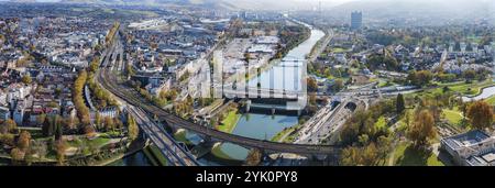 Stoccarda e la valle del Neckar, con il quartiere di Bad Cannstatt e la stazione ferroviaria sulla sinistra. Al centro dell'immagine il Wasen, sopra di esso il Foto Stock