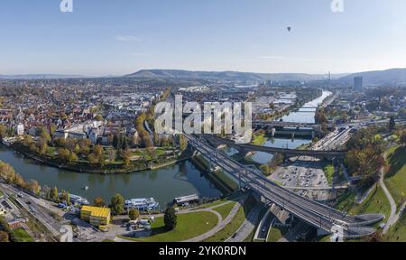 Stoccarda e la valle del Neckar, con il quartiere di Bad Cannstatt e la stazione ferroviaria sulla sinistra. Al centro dell'immagine il Wasen, sopra di esso il Foto Stock