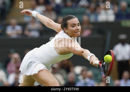 La tennista romaniana Elena-Gabriela Ruse in azione ai Campionati di Wimbledon 2024, Londra, Inghilterra, Regno Unito, Europa Foto Stock