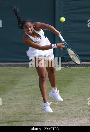 Il tennista STATUNITENSE Robin Montgomery in azione ai Campionati di Wimbledon 2024, Londra, Inghilterra, Regno Unito, Europa Foto Stock