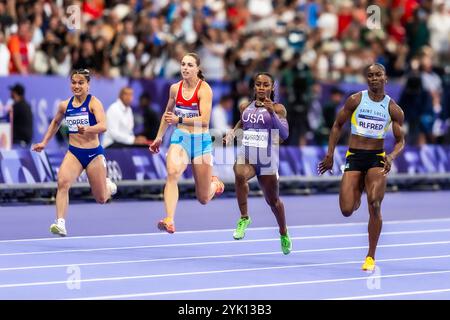 Julien Alfred (LCA), SHa'Carri Richardson (USA) partecipa alle semifinali femminili dei 100 metri ai Giochi Olimpici estivi del 2024. Foto Stock