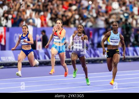 Julien Alfred (LCA), SHa'Carri Richardson (USA) partecipa alle semifinali femminili dei 100 metri ai Giochi Olimpici estivi del 2024. Foto Stock