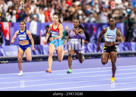 Julien Alfred (LCA), SHa'Carri Richardson (USA) partecipa alle semifinali femminili dei 100 metri ai Giochi Olimpici estivi del 2024. Foto Stock