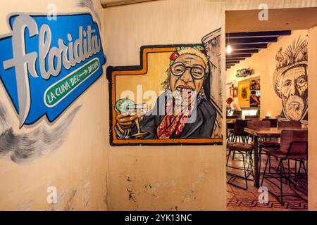 I daiquiri sono stati inventati nel bar cubano più famoso, El Floridita. Un murale nella barra di MosaCaña si riferisce a questo. MosaCaña Bar & Kitchen su Penstraat 41, Willemstad, Curacao, Kòrsou Foto Stock