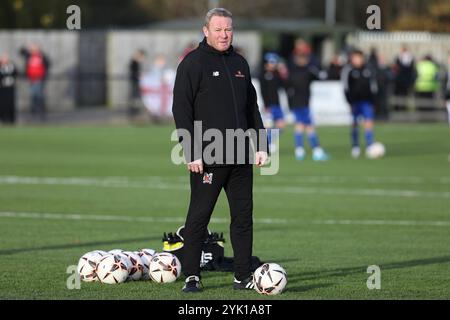 Darlington Manager Steve Watson durante l'Isuzu fa Trophy match del secondo turno tra Darlington e Buxton a Blackwell Meadows, Darlington, sabato 16 novembre 2024. (Foto: Robert Smith | mi News) crediti: MI News & Sport /Alamy Live News Foto Stock