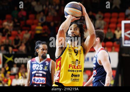 Ostenda, Belgio. 16 novembre 2024. Davion Mintz di Oostende raffigurato in azione durante una partita di basket tra BC Oostende e Limburg United, sabato 16 novembre 2024, a Oostende, il giorno 11 del campionato di basket di prima divisione "BNXT League". BELGA FOTO KURT DESPLENTER credito: Belga News Agency/Alamy Live News Foto Stock