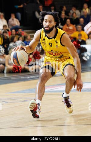 Ostenda, Belgio. 16 novembre 2024. Davion Mintz di Oostende raffigurato in azione durante una partita di basket tra BC Oostende e Limburg United, sabato 16 novembre 2024, a Oostende, il giorno 11 del campionato di basket di prima divisione "BNXT League". BELGA FOTO KURT DESPLENTER credito: Belga News Agency/Alamy Live News Foto Stock