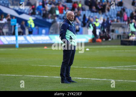 Edimburgo, Scozia. 16 novembre 2024. Il capo allenatore della Scozia Gregor Townsend guarda prima della partita delle Nazioni d'autunno tra Scozia e Portogallo al Murrayfield Stadium di Edimburgo. Crediti: Connor Douglas/Alamy Live News Foto Stock