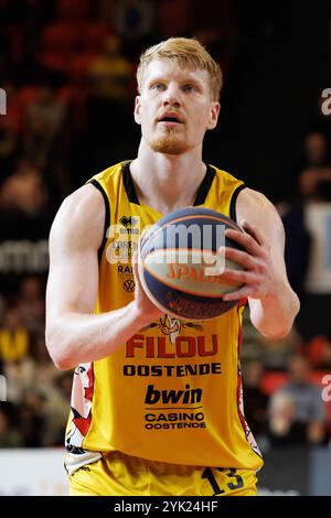 Ostenda, Belgio. 16 novembre 2024. Matthias Tass di ostende, in azione durante una partita di basket tra BC Oostende e Limburg United, sabato 16 novembre 2024, a Oostende, il giorno 11 del campionato di basket di prima divisione "BNXT League". BELGA FOTO KURT DESPLENTER credito: Belga News Agency/Alamy Live News Foto Stock