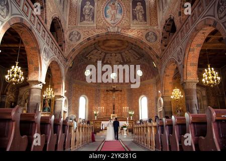 Lentvaris, Lituania - 18/08/2018 - il matrimonio nella Chiesa lentvaris dell'Annunciazione Foto Stock