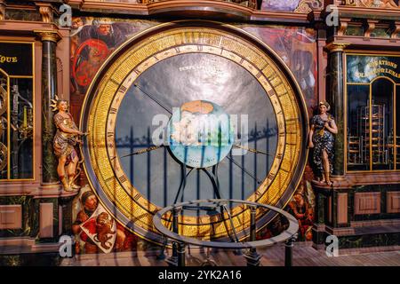 Orologio astronomico nella Cathédrale Notre-Dame (Cattedrale di Strasburgo) a Strasburgo nel dipartimento di Bas-Rhin nella regione Grand Est dell'Alsazia in F. Foto Stock