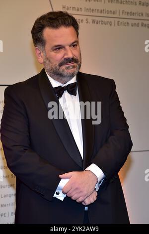 Preisverleihung fuer Verständigung und Toleranz Gideon Joffe, Ankunft, blauer Teppichc zur Preisverleihung fuer Verständigung und Toleranz im Jüdischen Museum di Berlino, AM 16.11.2024 *** cerimonia di premiazione per la comprensione e la tolleranza Gideon Joffe, arrivo, moquette blu per la cerimonia di premiazione per la comprensione e tolleranza al Museo ebraico di Berlino, il 16 11 2024 Fotografia Mueller Foto Stock