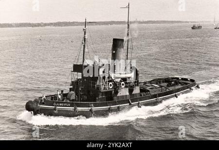 Il Clausentum, rimorchiatore che opera nel porto di Southampton all'inizio degli anni trenta. Foto Stock