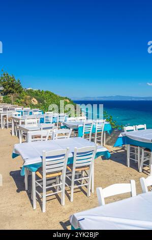 Vista sulla città di Afitos, si trova tra Nea Fokea e Kallithea e appartiene al comune di Kassandra, Calcidica, in Grecia Foto Stock