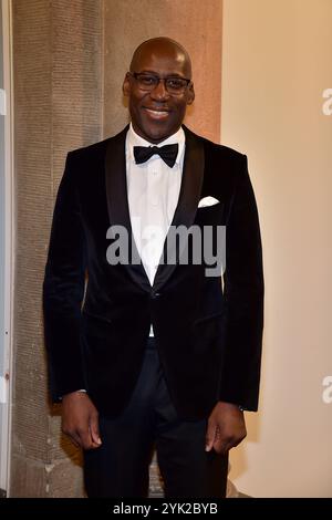 Preisverleihung fuer Verständigung und Toleranz Joe Chialo Ankunft, blauer Teppichc zur Preisverleihung fuer Verständigung und Toleranz im Jüdischen Museum di Berlino, AM 16.11.2024 *** cerimonia di premiazione per l'intesa e la tolleranza arrivo di Joe Chialo, moquette blu per la cerimonia di premiazione per la comprensione e la tolleranza al Museo Ebraico di Berlino, il 16 11 2024 Photopress Mueller Foto Stock