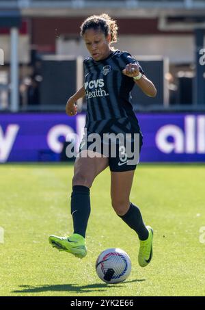 Washington, Stati Uniti. 16 novembre 2024. WASHINGTON, DC - 16 NOVEMBRE: Il difensore del Washington Spirit Casey Krueger (3) sul pallone durante la semifinale della NWSL tra il Washington Spirit e il NJ/NY Gotham FC il 16 novembre 2024, all'Audi Field di Washington DC. (Foto di Tony Quinn/SipaUSA) credito: SIPA USA/Alamy Live News Foto Stock