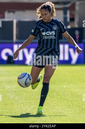 Washington, Stati Uniti. 16 novembre 2024. WASHINGTON, DC - 16 NOVEMBRE: Il difensore del Washington Spirit Casey Krueger (3) sul pallone durante la semifinale della NWSL tra il Washington Spirit e il NJ/NY Gotham FC il 16 novembre 2024, all'Audi Field di Washington DC. (Foto di Tony Quinn/SipaUSA) credito: SIPA USA/Alamy Live News Foto Stock