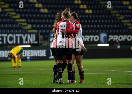 Sittard, Paesi Bassi. 16 novembre 2024. Sittard, Paesi Bassi, 16 novembre 2024: I giocatori del Feyenoord Vrouwen celebrano durante la partita Azerion Vrouwen Eredivisie tra fortuna Sittard Vrouwen e Feyenoord Vrouwen al fortuna Sittard Stadion di Sittard, Paesi Bassi (Martin Pitsch/SPP) credito: SPP Sport Press Photo. /Alamy Live News Foto Stock