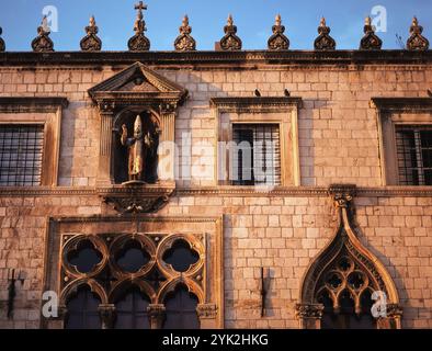 Dettagli architettonici, Palazzo Sponza costruito nel 1516. Dubrovnik. Croazia Foto Stock