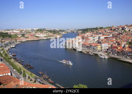 Portogallo, Douro, Porto, vista aerea generale, fiume Douro Foto Stock