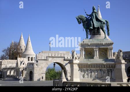 Bastione dei pescatori, statua di Santo Stefano. Budapest. Ungheria. Foto Stock