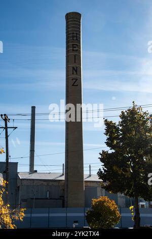 Insegna Heinz su una pila presso l'impianto Highbury Canco in Oak Street East nel centro di Leamington, Ontario, Canada Foto Stock