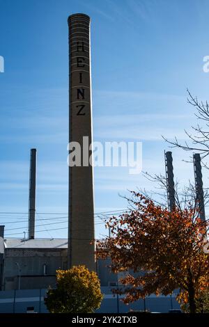 Insegna Heinz su una pila presso l'impianto Highbury Canco in Oak Street East nel centro di Leamington, Ontario, Canada Foto Stock