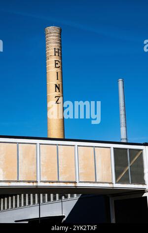 Insegna Heinz su una pila presso l'impianto Highbury Canco in Oak Street East nel centro di Leamington, Ontario, Canada Foto Stock