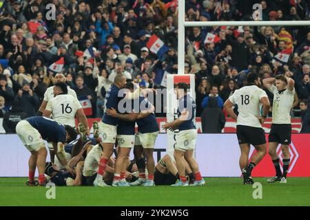 17 novembre 2024, Saint Denis, Seine Saint Denis, Francia: Gioia della squadra francese la loro vittoria durante l'Autumn Nations Series 2024 tra Francia e nuova zelanda allo Stade de France - St Denis - Francia. La Francia ha vinto 30: 29 (Credit Image: © Pierre Stevenin/ZUMA Press Wire) SOLO PER USO EDITORIALE! Non per USO commerciale! Foto Stock
