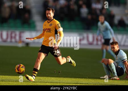Newport, Regno Unito. 16 novembre 2024. Aaron Wildig della contea di Newport in azione. Partita di football della EFL League Two, Newport County contro Grimsby Town alla Rodney Parade a Newport, Galles, sabato 16 novembre 2024. Questa immagine può essere utilizzata solo per scopi editoriali. Solo per uso editoriale, foto di Andrew Orchard/Alamy Live news Foto Stock