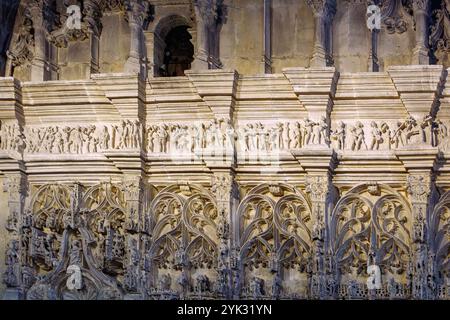 Mur du trésor (muro della sacrestia) con il fregio dei selvaggi (Frise des Sauvages) con bassorilievo del XVI secolo su spedizioni marittime in Asia, Foto Stock