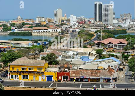 Getsemani e le aree del centro sono viste dal Castillo San Felipe de Barajas, una fortezza spagnola situata sulla collina di San Lazaro, Cartagena, Colombi Foto Stock