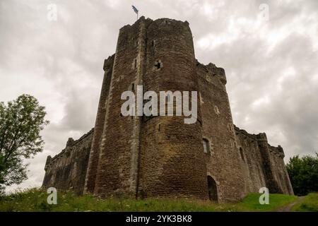 Fortezza medievale Castello di Doune vicino al villaggio di Doune nel distretto di Stirling, Scozia. Si tratta di una fortezza cortile costruita intorno al 1400 da Robert Ste Foto Stock