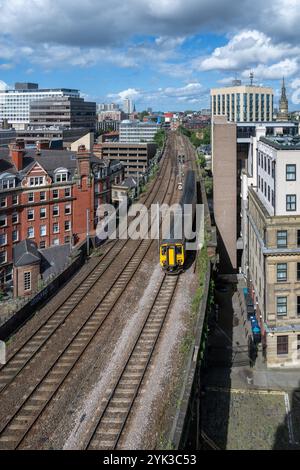 Newcastle, Regno Unito - 4 luglio 2024: Veduta aerea del centro di Newcastle dal fiume Tyne nell'Inghilterra settentrionale. Regno Unito Foto Stock