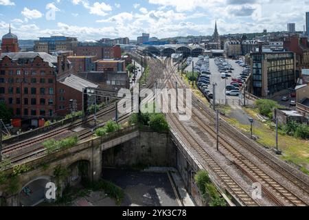 Newcastle, Regno Unito - 4 luglio 2024: Veduta aerea del centro di Newcastle dal fiume Tyne nell'Inghilterra settentrionale. Regno Unito Foto Stock