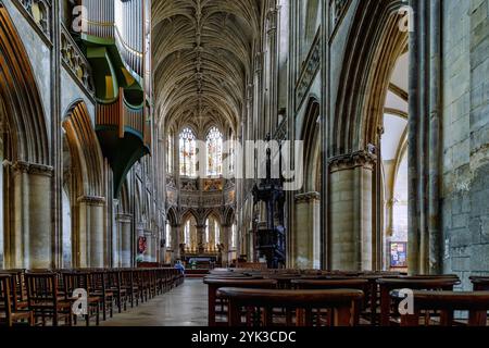 Interno della chiesa Église Saint-Pierre a Caen nel dipartimento di Calvados nella regione francese della Normandia Foto Stock
