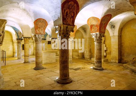 Cripta romanica della Cathédrale Notre-Dame a Bayeux nel dipartimento di Calvados, nella regione francese della Normandia Foto Stock