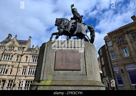 Una statua del terzo marchese di Londonderry, situata sulla Durham Market Place nella città di Durham, Regno Unito. Foto Stock