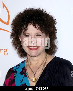 New York, Stati Uniti. 16 novembre 2024. Susie Essman ha partecipato al Gala 'A Funny Thing Happened on the Way to cure Parkinson's' 2024 a favore della Fondazione Michael J. Fox tenutosi a Cipriani South Street a Casa Cipriani il 16 novembre 2024 a New York City, NY © Steven Bergman/AFF-USA. Credito COM: AFF/Alamy Live News Foto Stock