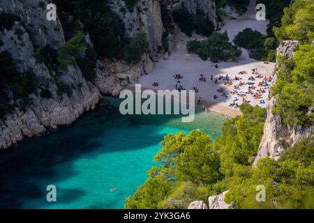 Vista dall'alto della Calanque d'EN-vau tra Cassis e Marsiglia, Provenza, Francia, Europa Foto Stock