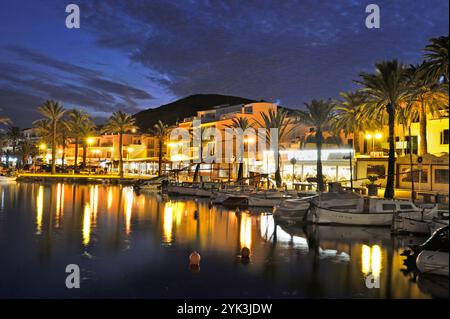 Villaggio di Fornells, Minorca, Isole Baleari, Spagna, Europa Foto Stock